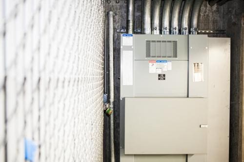 Generator disconnect facility for emergency generator hook-ups