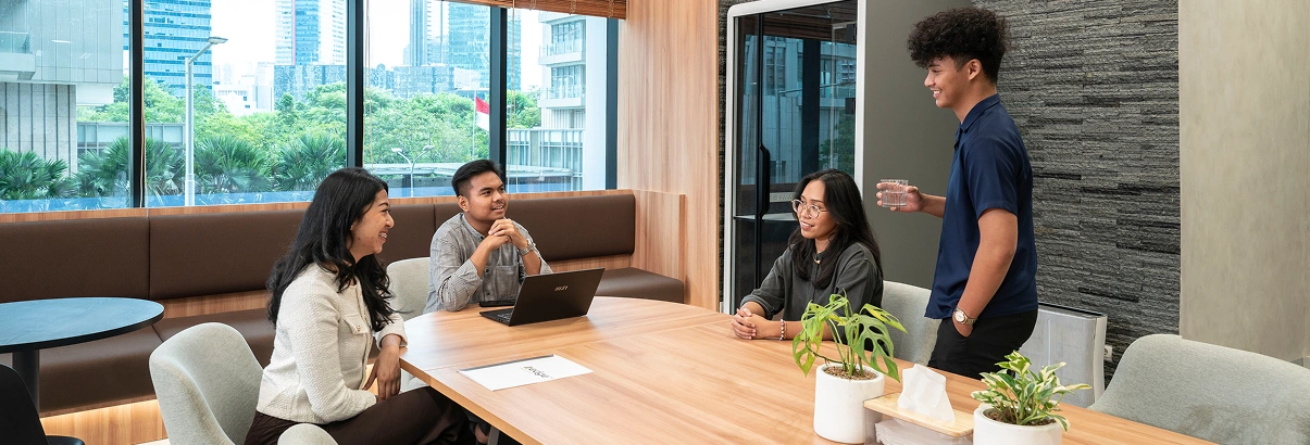 The-Edge-Lobby-meeting-room